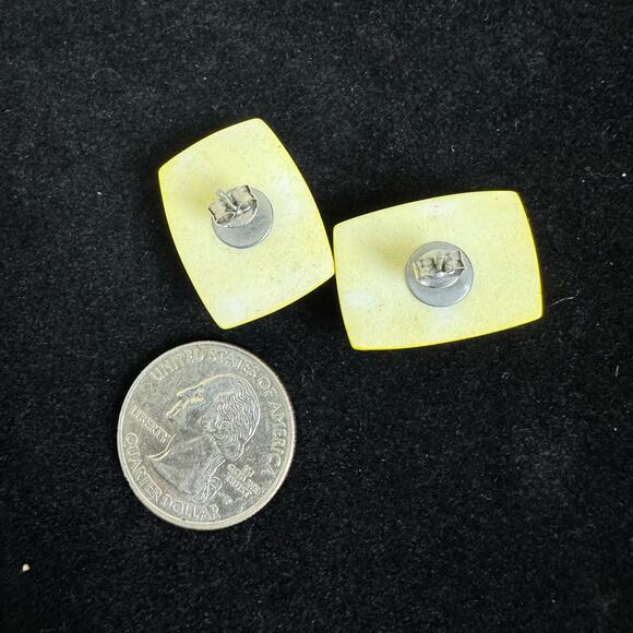 Vintage 80s 90s Bright Yellow Plastic Illusion Curved Statement Stud Earrings - Picture 2 of 5